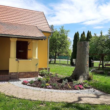Marfi Vendeghaz Villa Magyarszerdahely Buitenkant foto